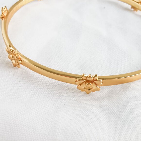 Floral 24K gold plate Bangle Bracelet size M NEW - Picture 4 of 4